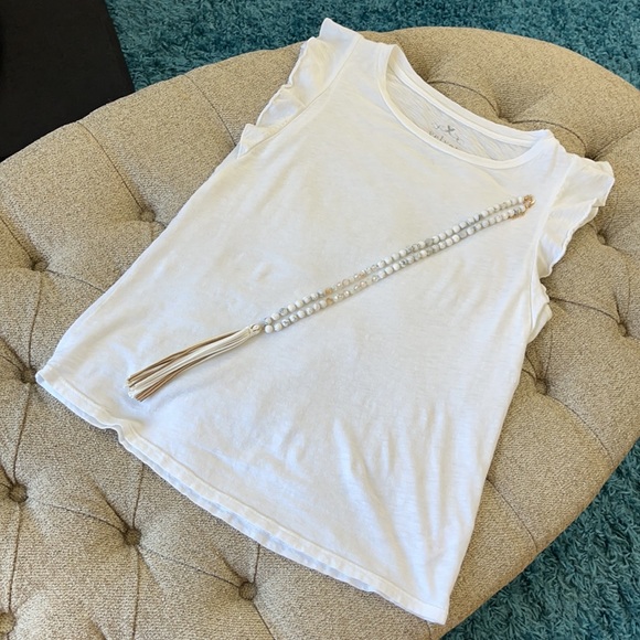 đź’•White Cotton Top with Ruffles Around Sleevesđź’• - Picture 4 of 10